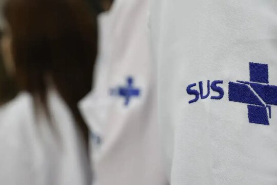 Março Azul: exames para rastrear câncer de intestino triplicam no SUS