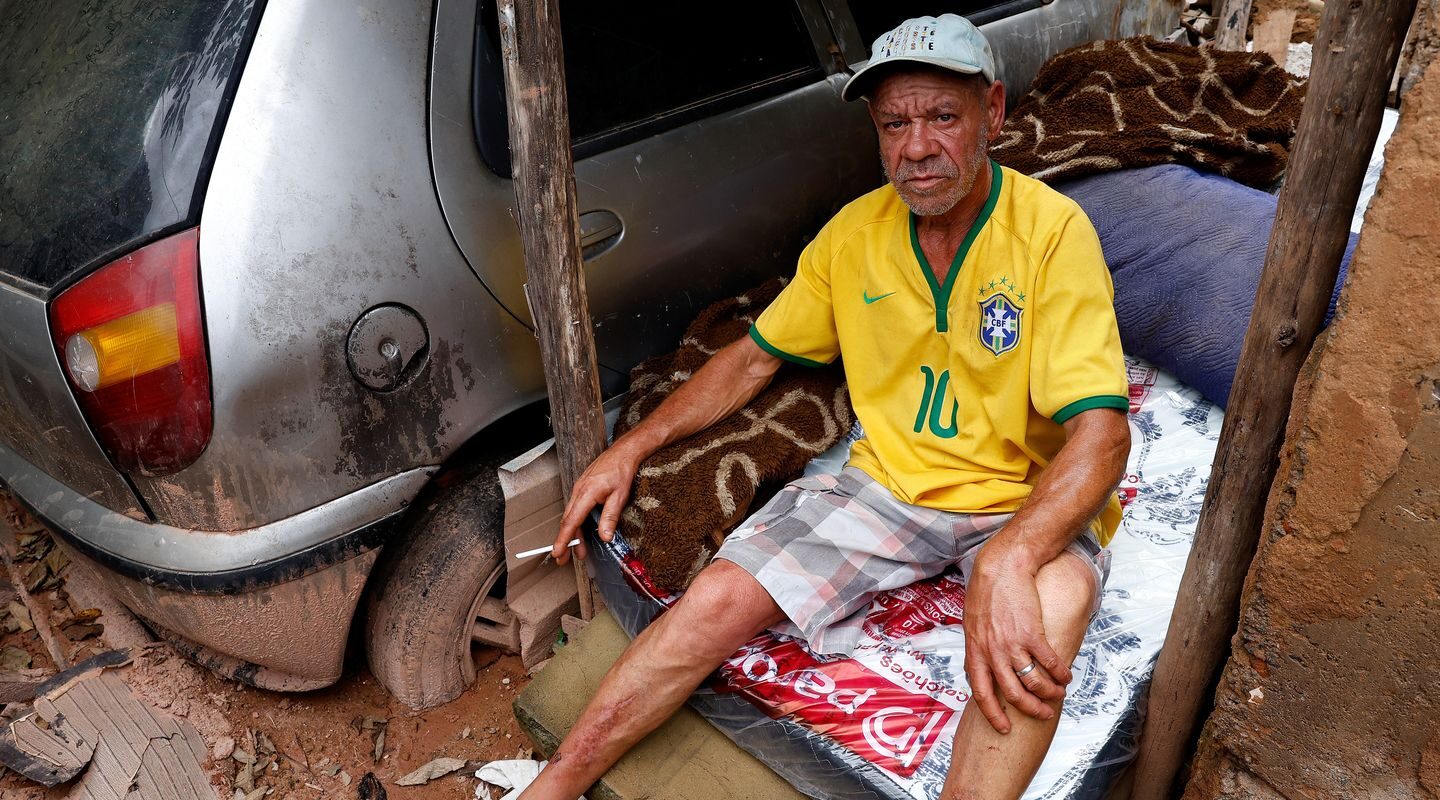 Morador de Juiz de Fora vive entre escombros de casa atingida por lama