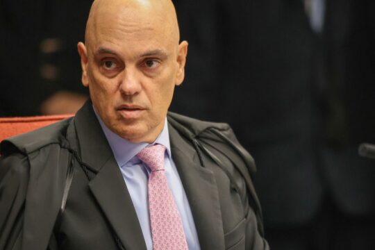 Moraes expede mandado de soltura que autoriza domiciliar a Bolsonaro