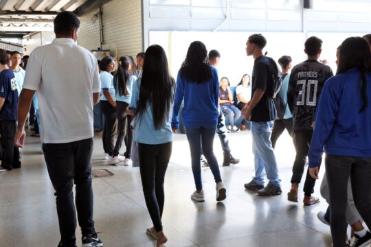 Pé-de-Meia: MEC paga incentivo para nascidos em novembro e dezembro