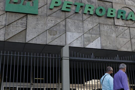 Petrobras aprova adesão ao programa do governo para baratear diesel