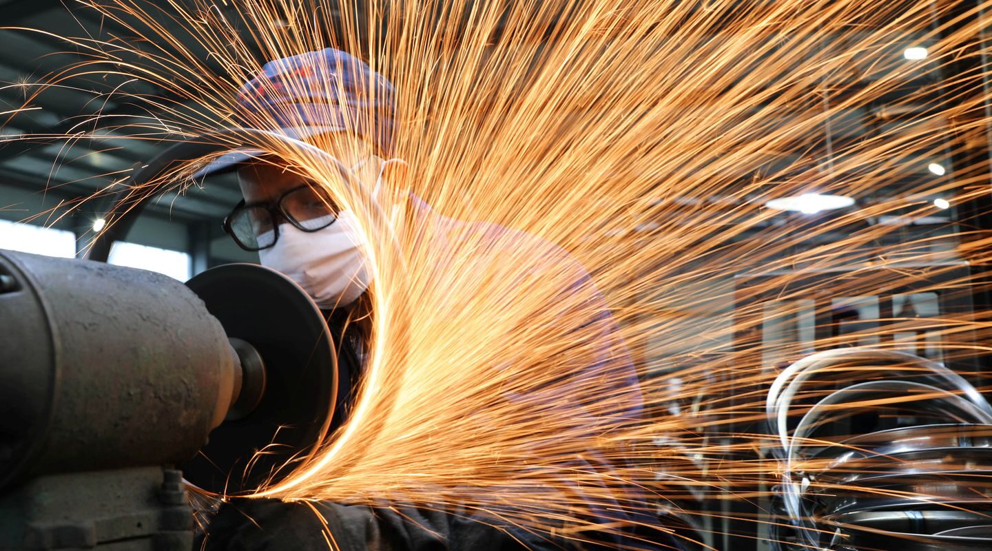 Pouco mais da metade das indústrias planeja investir em 2026