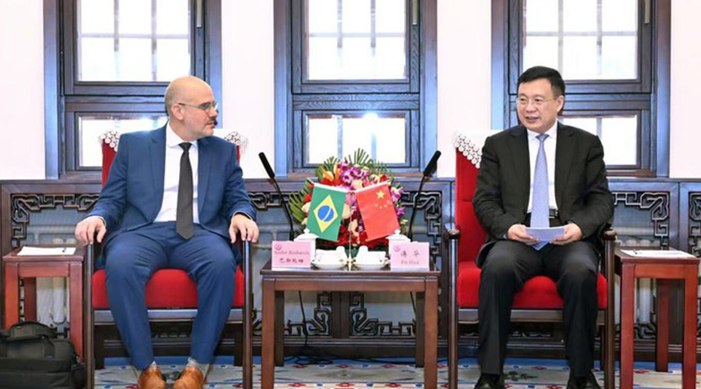 Presidente da EBC fecha parcerias em visita institucional à China