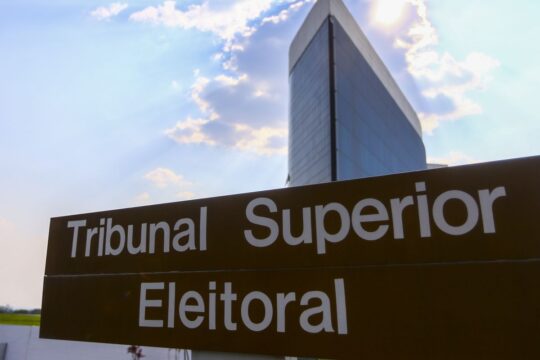 TSE aprova restrições para uso de IA nas eleições de outubro