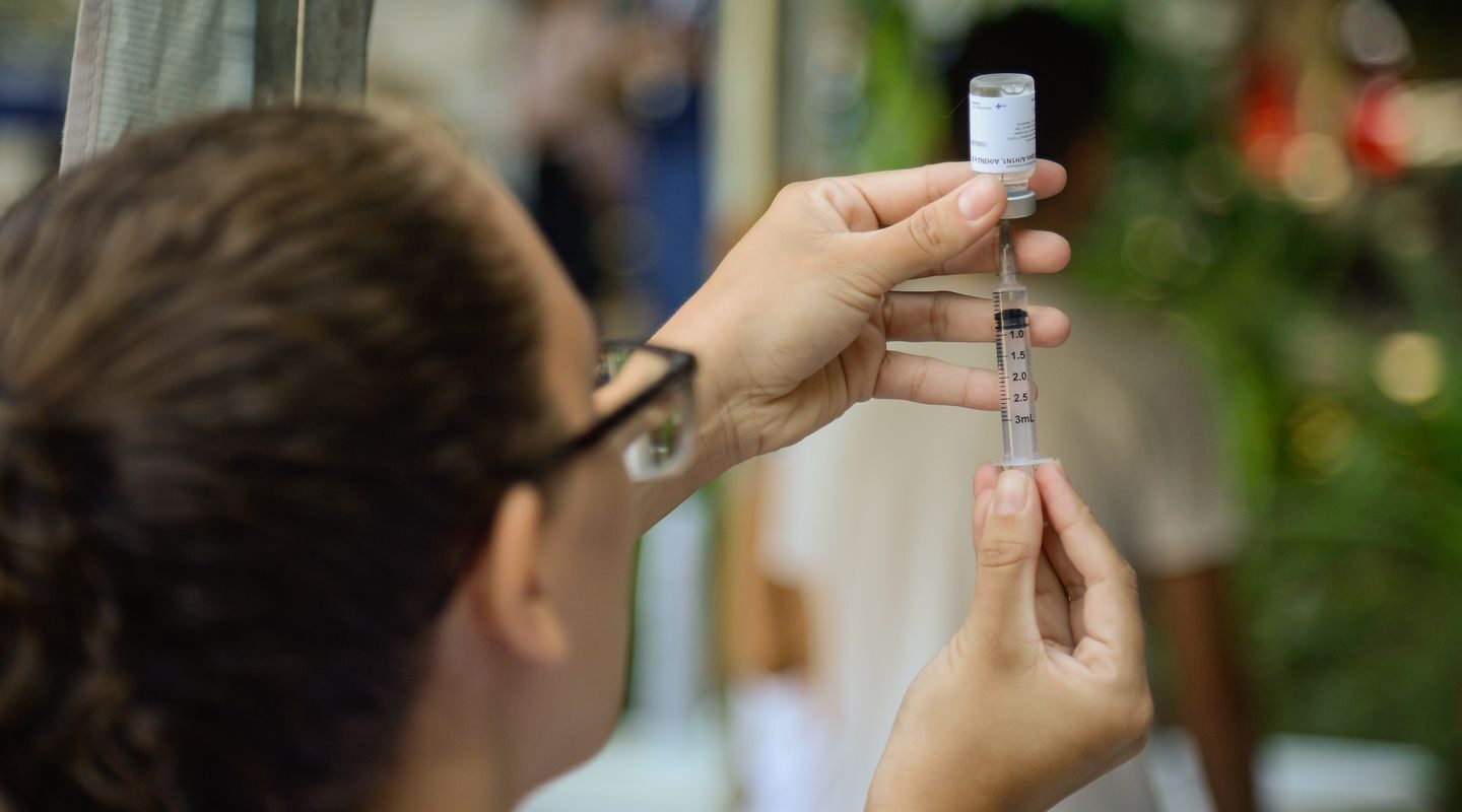Vacinação contra gripe começa neste sábado (28); veja quem deve tomar