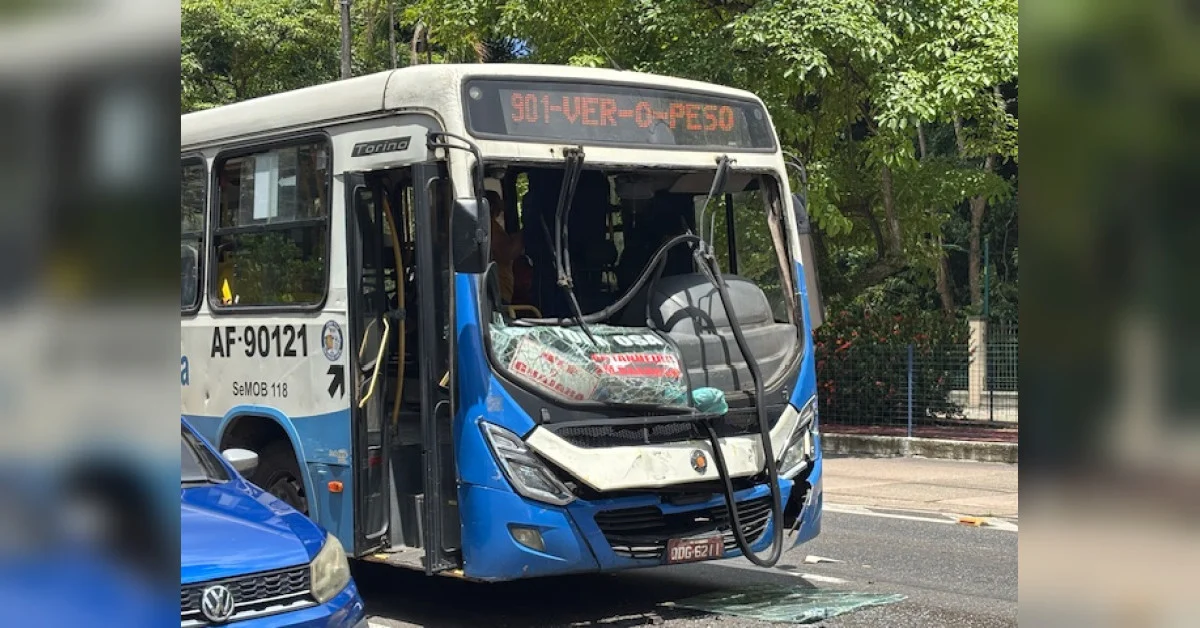 Colisão entre ônibus deixa feridos na Almirante Barroso, em Belém