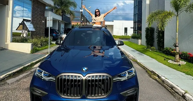 Viviane Batidão celebra compra de carro de luxo; veja o valor