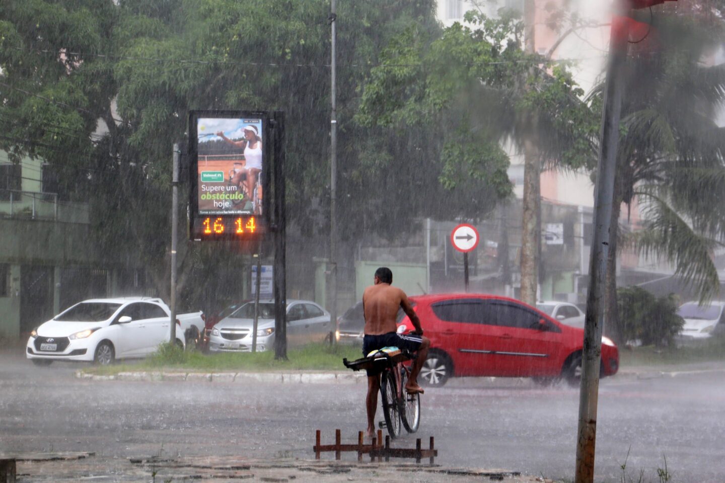 Inmet emite alerta de chuvas intensas no Norte e Nordeste com risco de ventos fortes