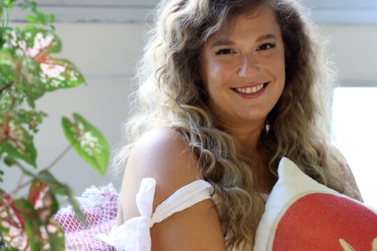 Cantora Alice Caymmi lança álbum em homenagem ao avô