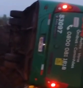 Ônibus tomba em estrada de Carajás e assusta trabalhadores a caminho da mina