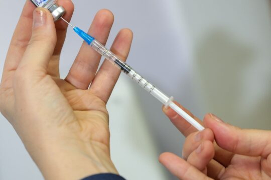 Casos de vírus sincicial respiratório acendem alerta; entenda