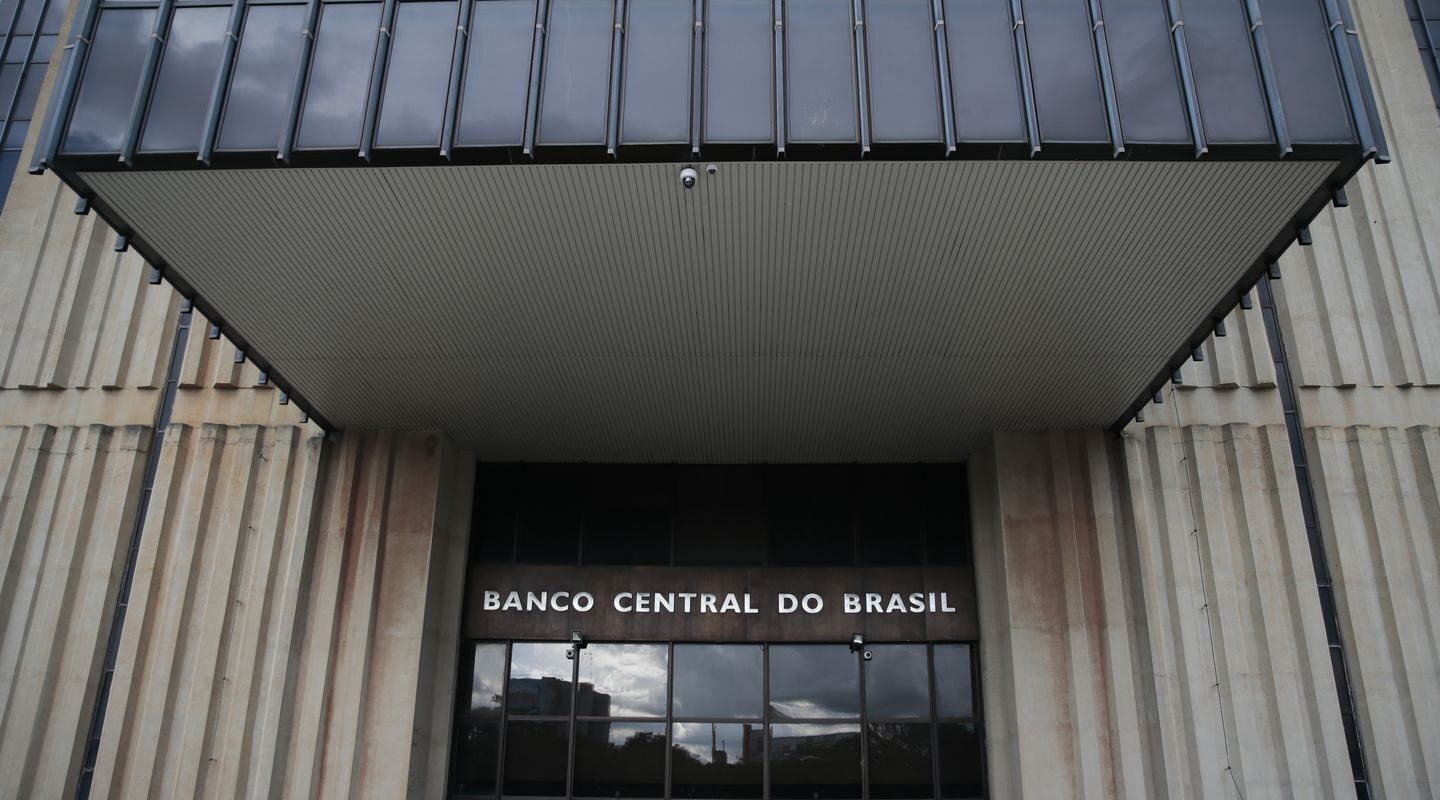 Copom decide Selic em meio a guerra e inflação acelerando