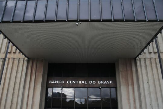 Copom decide Selic em meio a guerra e inflação acelerando