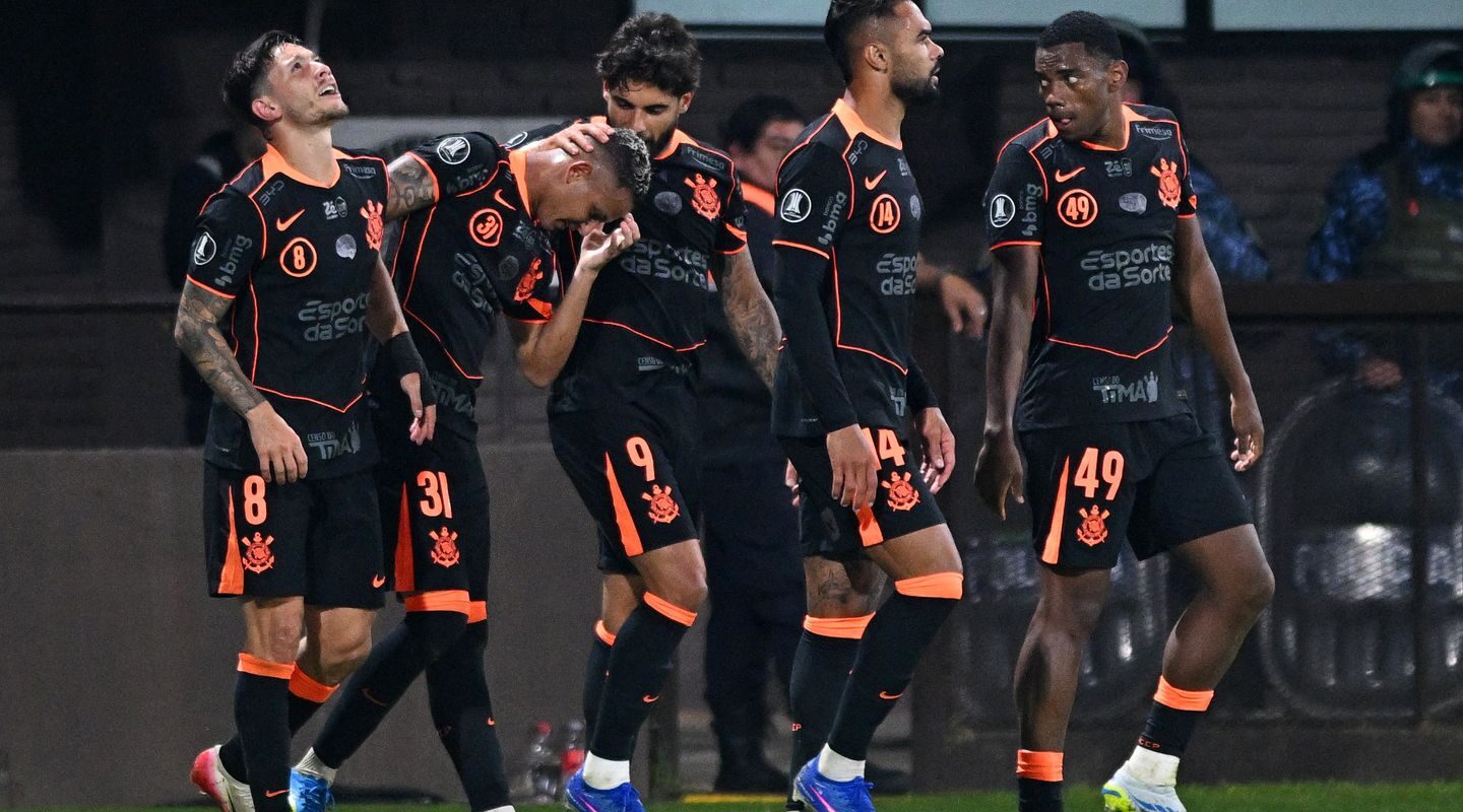 Corinthians derrota Platense na Libertadores na estreia de Diniz