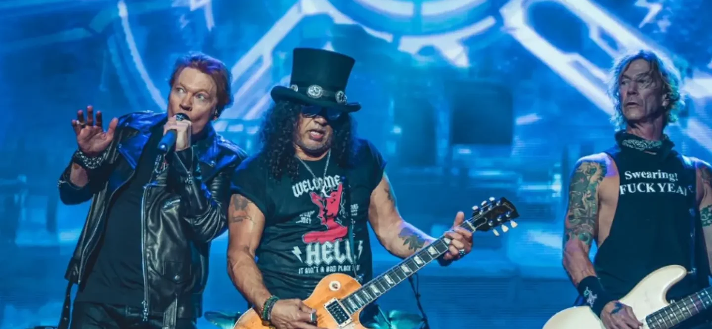 Integrantes do Guns N’ Roses embarcam rumo a Belém para show no Mangueirão
