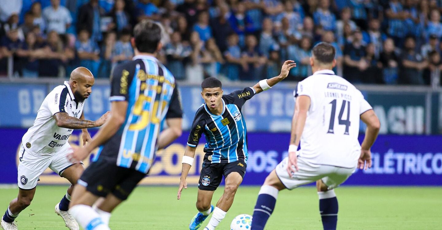 Com menos um, Remo garante empate heroico contra o Grêmio