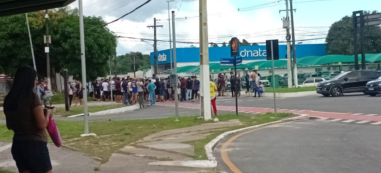 Torcedores do Remo protestam no aeroporto de Belém após eliminação