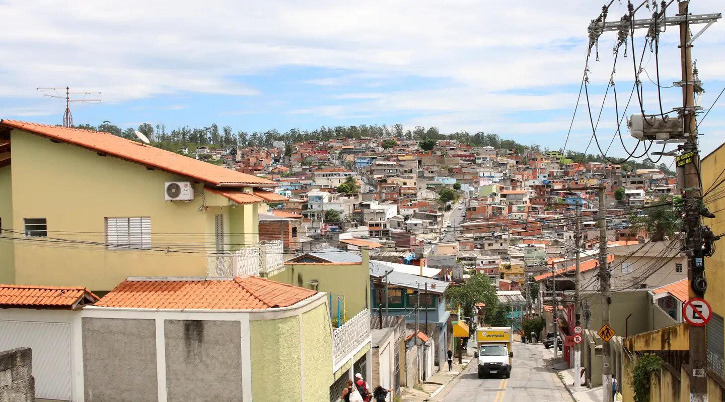 Habitantes de Perus, em SP, acusam fraude em audiência pública