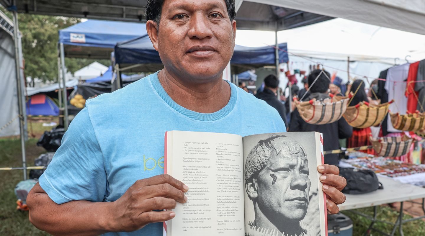 Indígena no Xingu aprendeu português para salvar aldeia, diz biógrafo