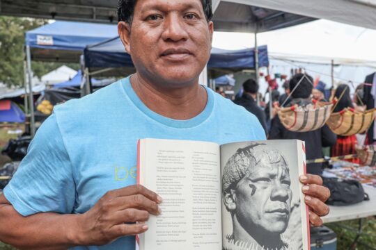 Indígena no Xingu aprendeu português para salvar aldeia, diz biógrafo