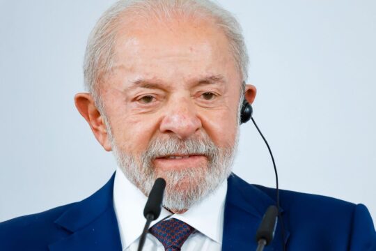 Lula chega à Alemanha para assinar parcerias comerciais e de inovação