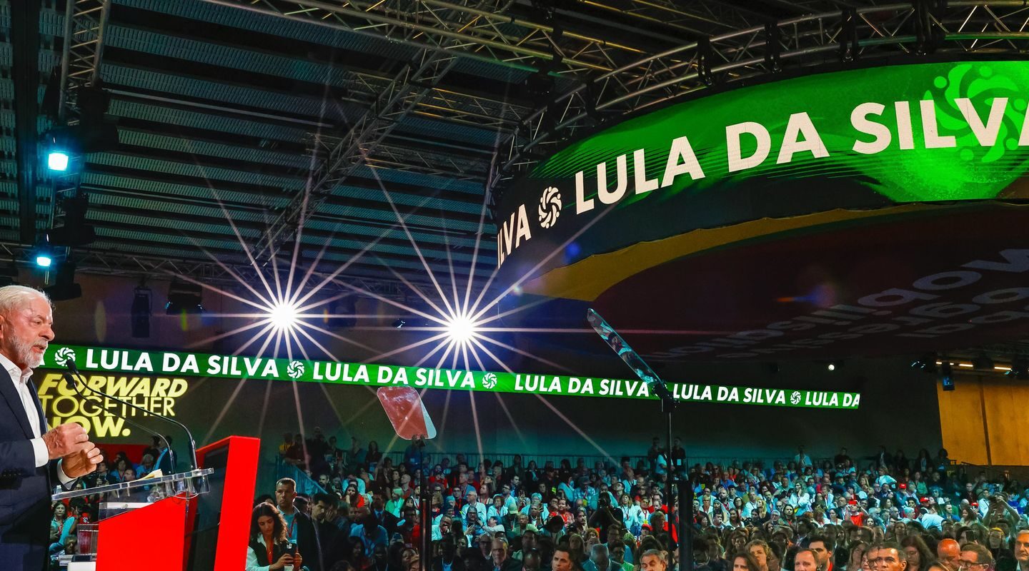 Lula fala para milhares na Espanha e pede coerência dos progressistas
