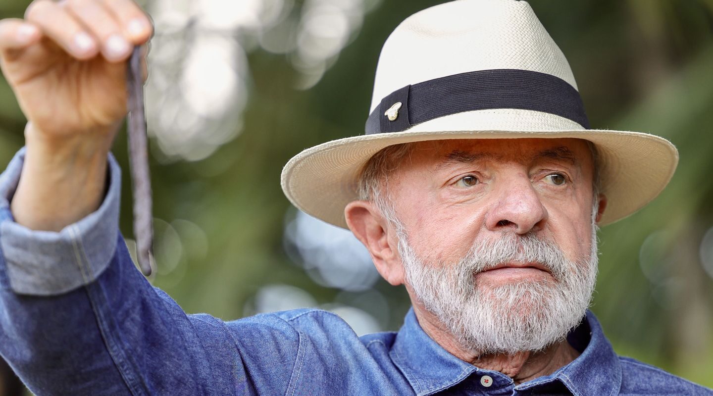 Lula vai a SP para tirar excesso de pele na cabeça e tratar tendinite