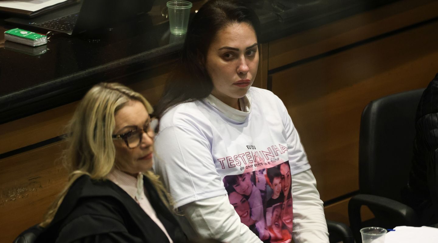 Monique Medeiros se entrega e volta à prisão por caso Henry