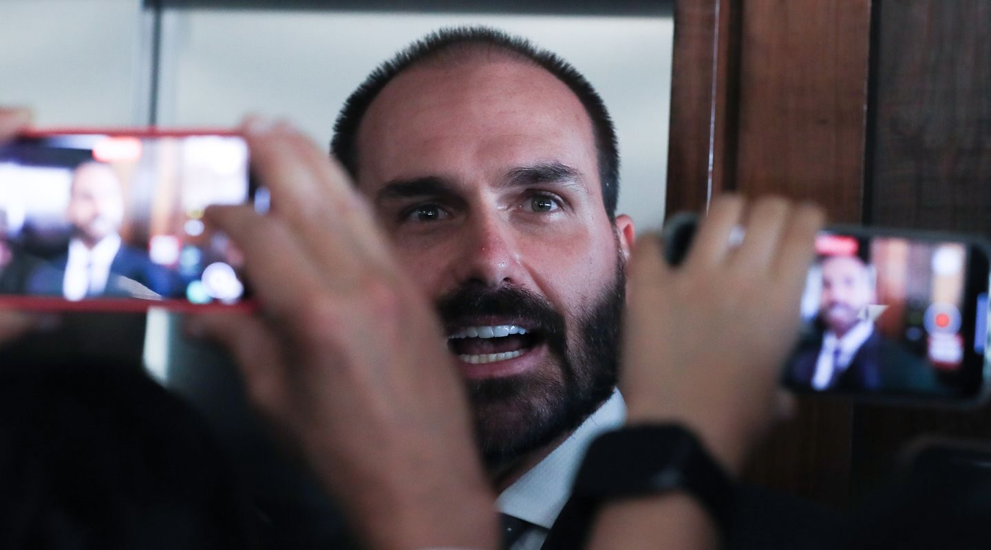 Moraes marca depoimento de Eduardo Bolsonaro em processo no STF