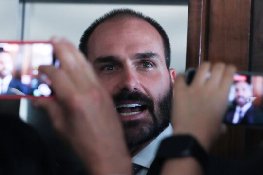 Moraes marca depoimento de Eduardo Bolsonaro em processo no STF
