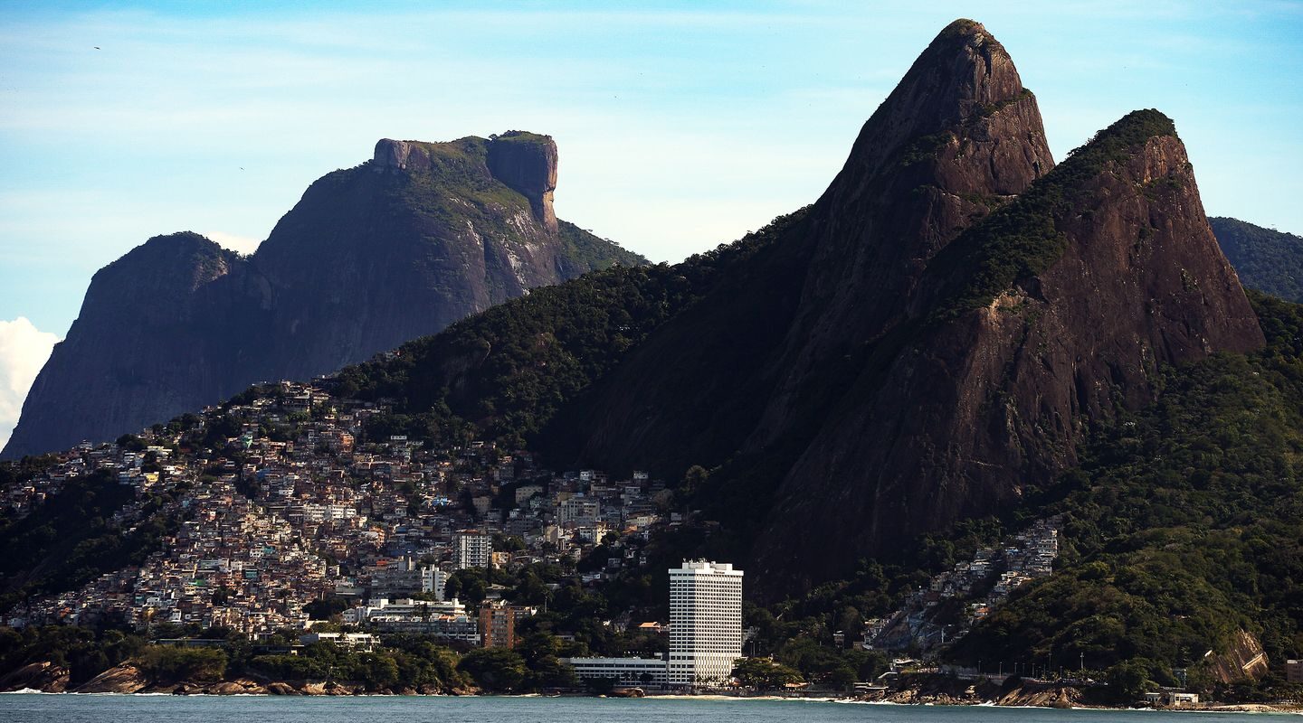 Operação policial deixa visitantes “ilhados” em cartão-postal do Rio