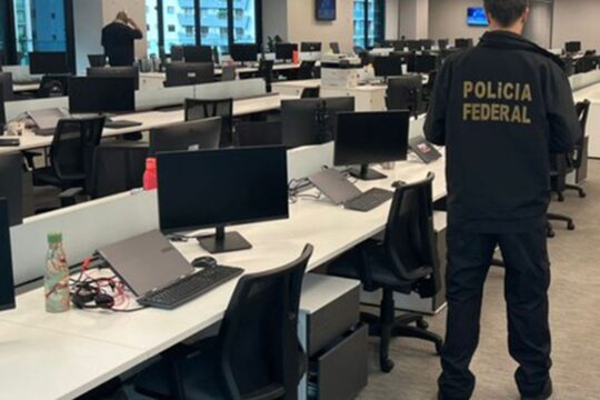 PF prendeu 13 pessoas em operações contra fraudes no Master e BRB