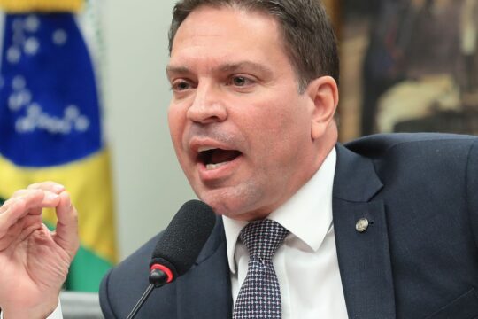 Prisão de Ramagem é fruto da cooperação entre Brasil e EUA, diz PF