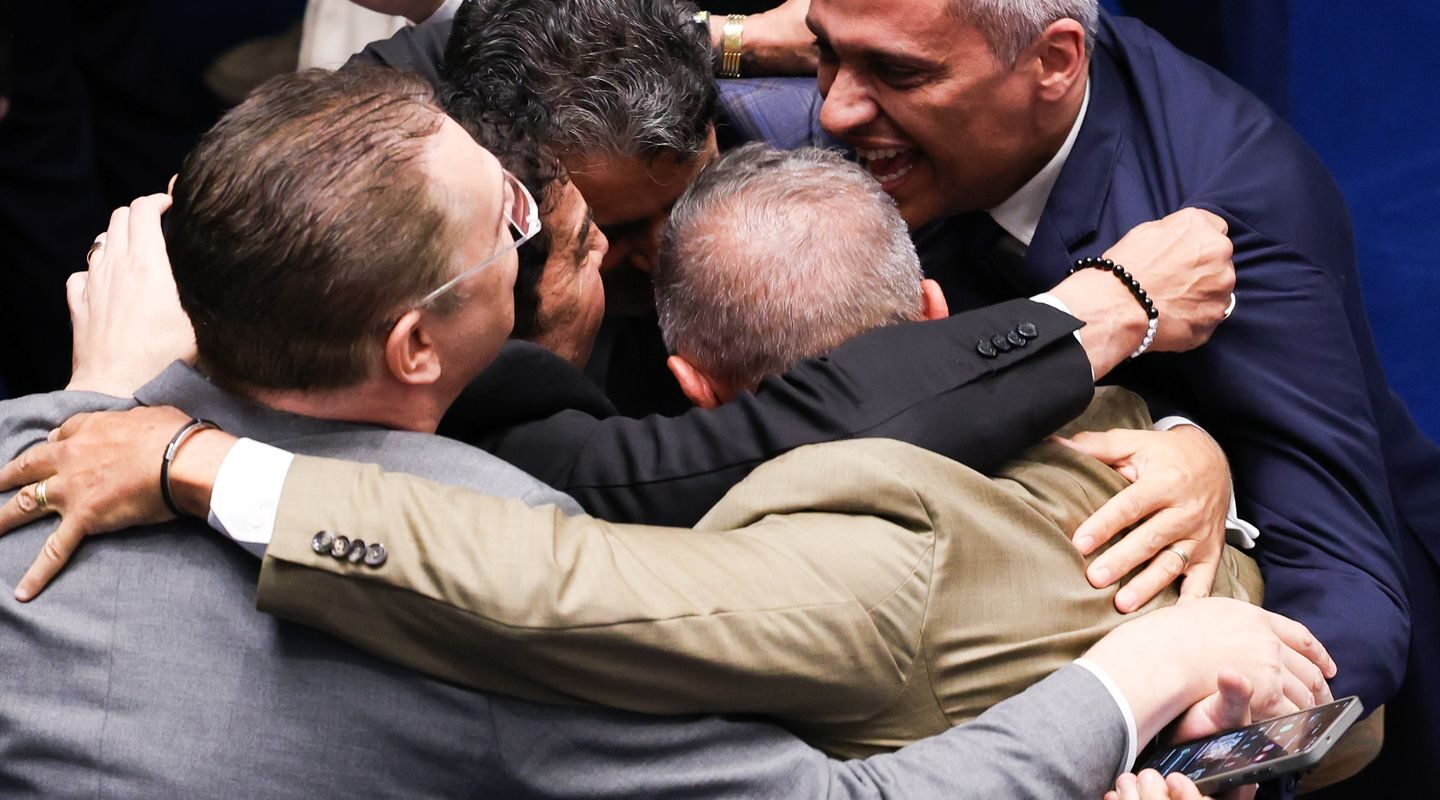 Senado rejeita indicação de Messias para STF
