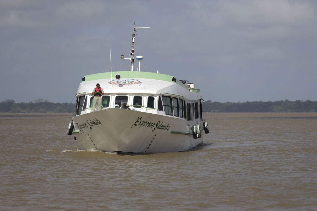 Defensoria garante passe livre aquaviário a criança com deficiência