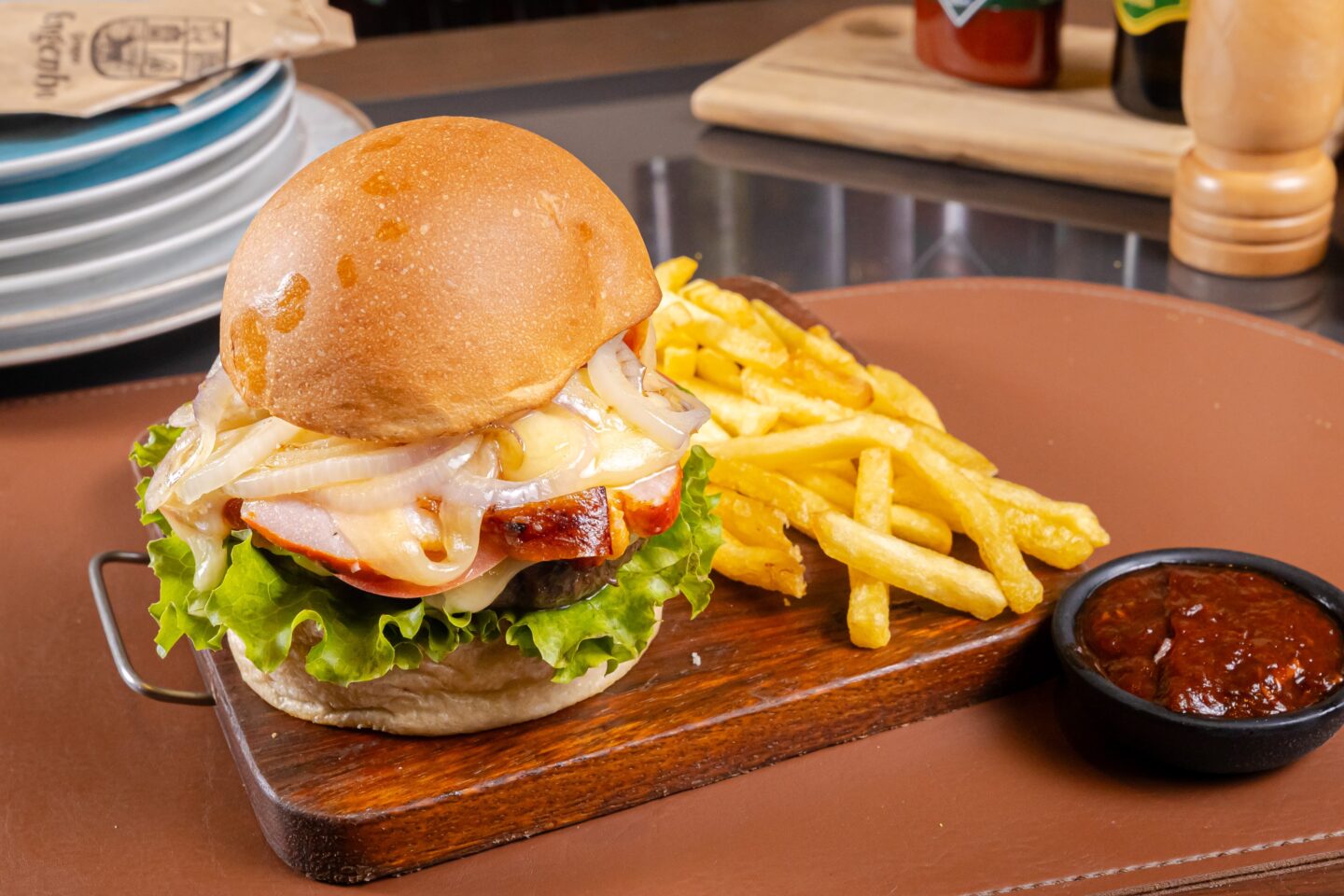 Dia do Hambúrguer: lanche mais pedido do país acompanha mudanças no comportamento dos consumidores paraenses