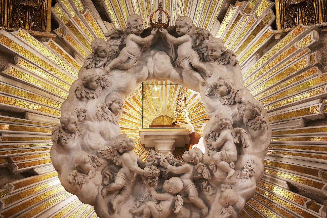 Imagem de Nossa Senhora de Nazaré desce do Glória nesta segunda (25) em Belém