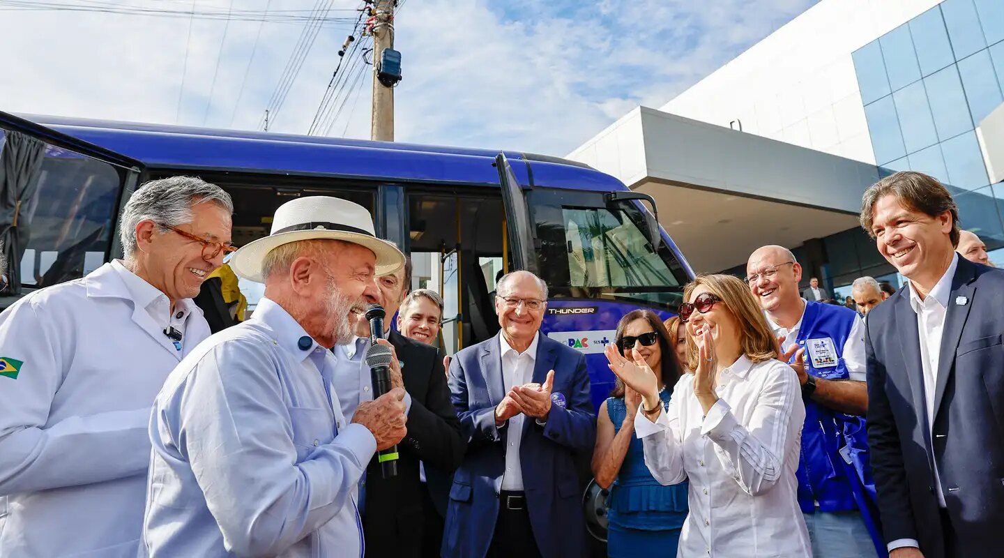 “Aqui não tem dinheiro do Vorcaro”, diz Lula em visita a hospital