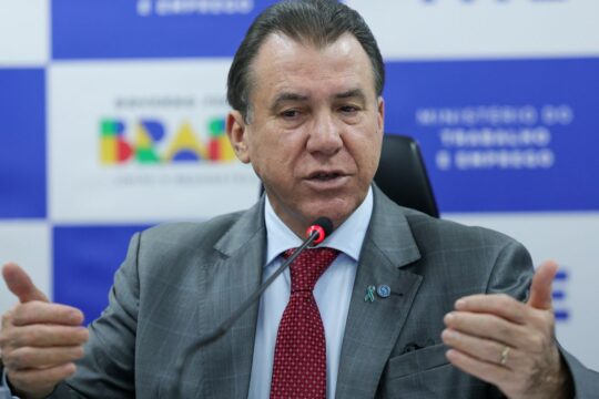Brasil fecha 2025 com aumento de 5% no estoque de empregos