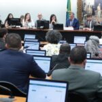 CCJ da Câmara adia análise de PEC sobre redução da maioridade penal