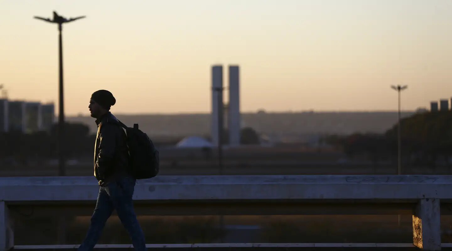 Clima seco e frio predomina no centro do país; veja previsão do tempo