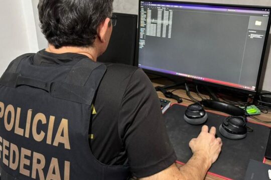 Crime de racismo em canal de mensagens é investigado pela PF