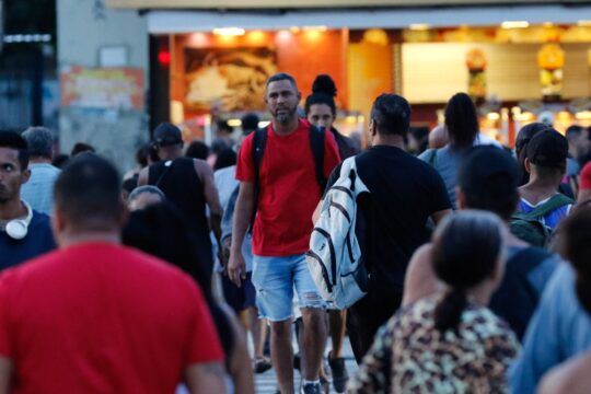 Desemprego chega a 5,8% no trimestre encerrado em abril, diz IBGE