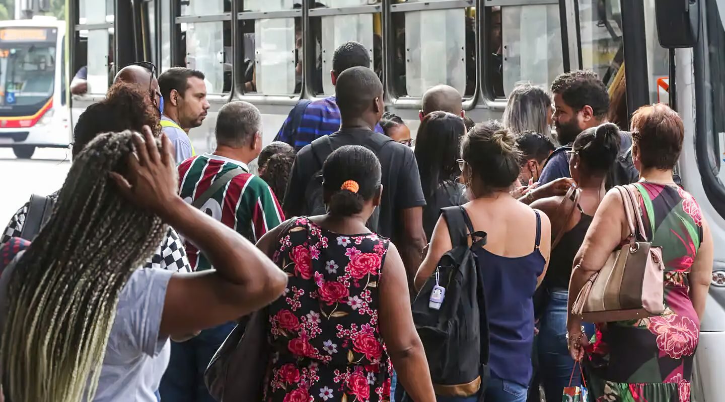 Desemprego mais longo cai 21,7% e é o menor já registrado pelo IBGE