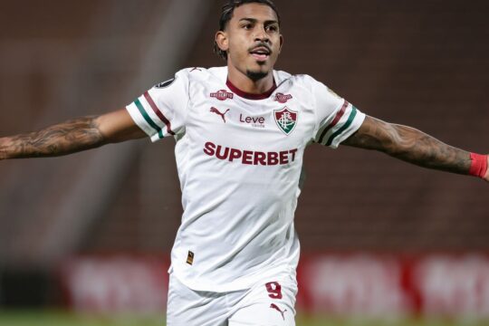 Fluminense arranca empate na Argentina e continua vivo na Libertadores