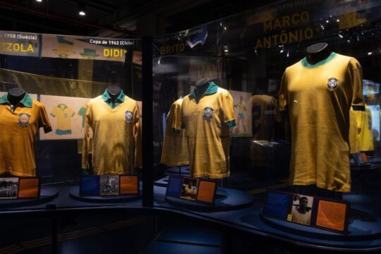 Futebol: exposição conta a história da camisa canarinho