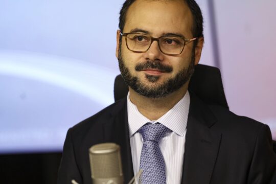 Governo avalia aumento de contratação pelo MEI com o fim da 6x1
