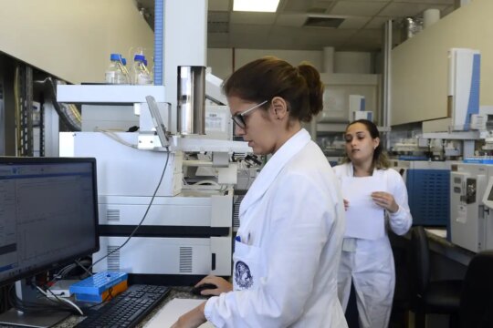 Iniciativas tentam facilitar acesso e permanência de mães na ciência