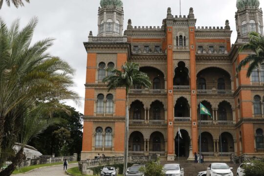 Justiça Federal manda derrubar perfis com desinformação sobre Fiocruz