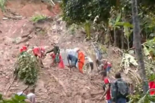 Lula determina apoio federal para cidades atingidas por chuvas em PE